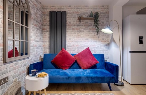 Stonnall House | Night Stay - Alpha House