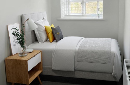 Acocks Green House | Night Stay - Beta House