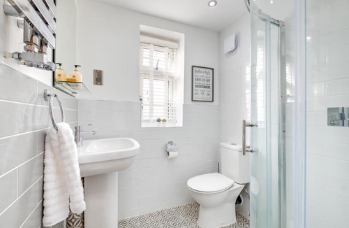 Acocks Green House | Night Stay - Beta House