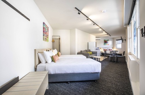 Sunshine West Hotel | Nightcap at Glengala Hotel