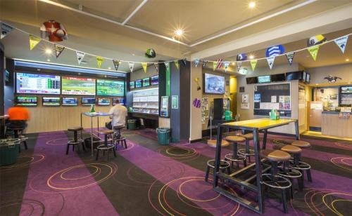 Sunshine West Hotel | Nightcap at Glengala Hotel