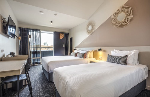 Ringwood Hotel | Nightcap at Manhattan Hotel