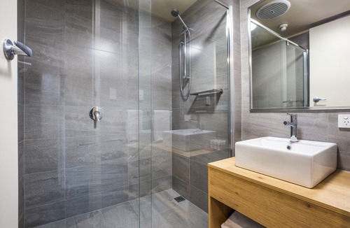 Ringwood Hotel | Nightcap at Manhattan Hotel