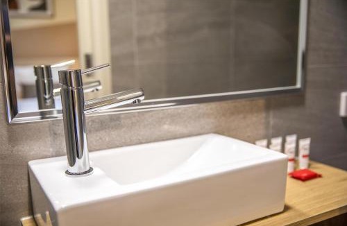 Ringwood Hotel | Nightcap at Manhattan Hotel