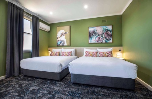 Mt Pritchard Hotel | Nightcap at Pritchards Hotel