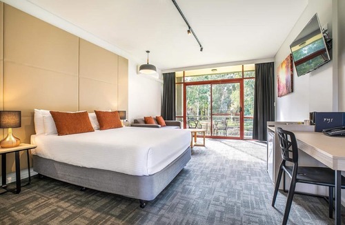 Mount Evelyn Hotel | Nightcap at York on Lilydale