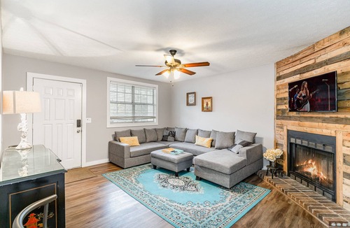 Nashville House | Nighthawk-2 Bedrooms-Minutes to Geodis Park
