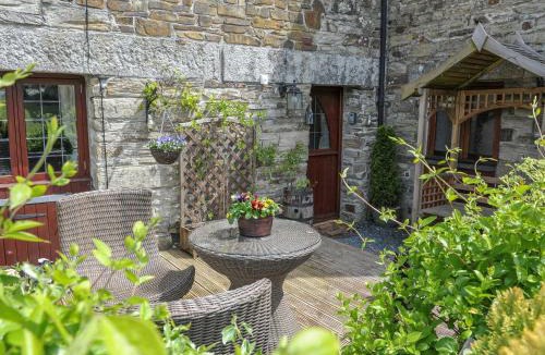 Lower Trengale House | Nightingale Cottage