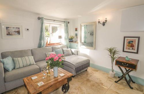 Lower Trengale House | Nightingale Cottage