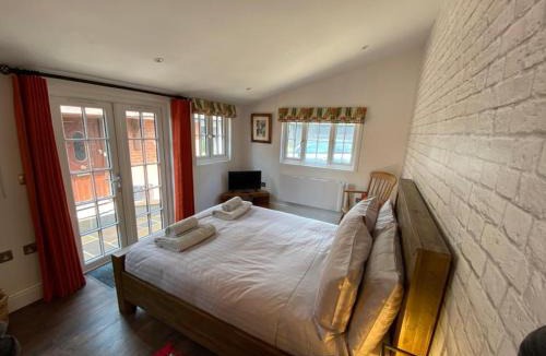 Ockley House | Nightjar