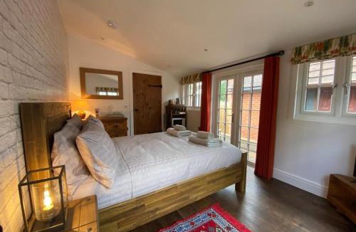 Ockley House | Nightjar