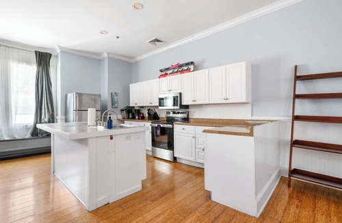 Charleston Historic District Apartment | Nightlife Central! | Entertainment District Loft