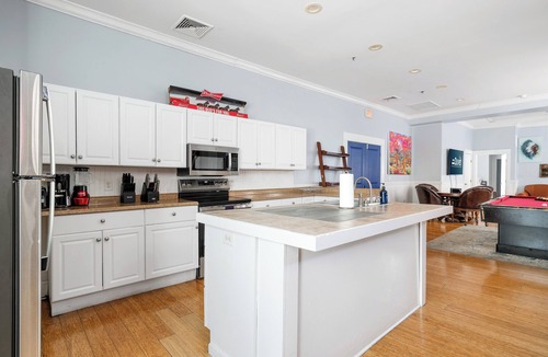 Charleston Historic District Apartment | Nightlife Central! | Entertainment District Loft
