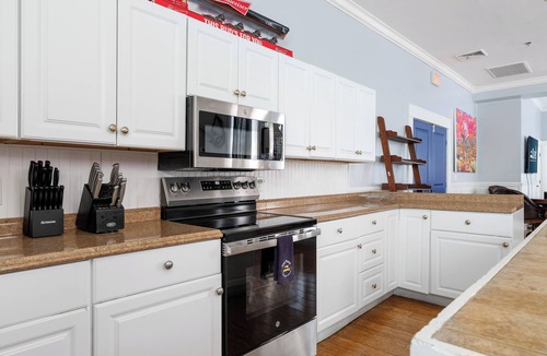 Charleston Historic District Apartment | Nightlife Central! | Entertainment District Loft
