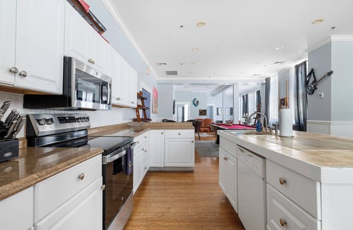 Charleston Historic District Apartment | Nightlife Central! | Entertainment District Loft