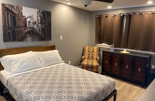 Camillus Hotel | Nightshade Inn & Gardens