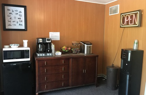 Camillus Hotel | Nightshade Inn & Gardens