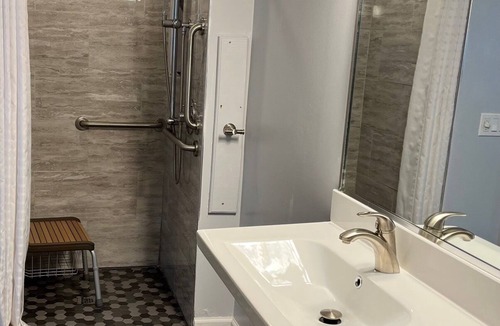 Camillus Hotel | Nightshade Inn & Gardens