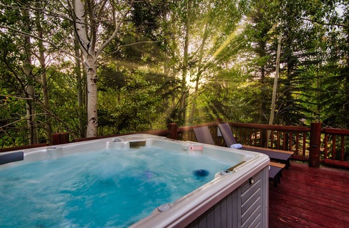 Deer Valley Cabin | Nightstar by AvantStay | Charming Rustic Cabin w/Large Balcony & Sauna