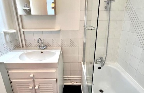 Le Beau Site Apartment | Nihal, Studio proche Zenith avec parking et balcon
