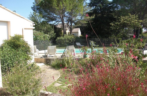 Nages-et-Solorgues Villa | NIMES 12 km, VILLA SPACIEUSE PISCINE 4 to 6 P.