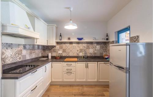 Bokordici House | Nine-Bedroom Holiday Home In Bokordici