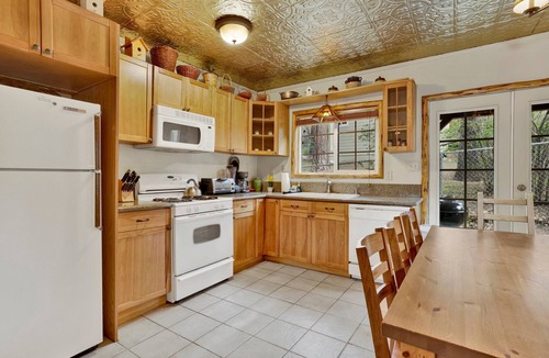 Moonridge Cabin | Nine Pines Lodge Retreat in the Pines at Big Bear