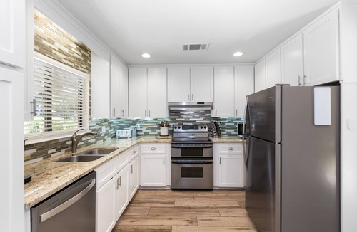 Sea Pines House | Nine Wisteria Lane-1 LEVEL Renovated Home ,Wi-Fi, FENCED, 239, 10 stars reviews