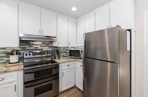 Sea Pines House | Nine Wisteria Lane-1 LEVEL Renovated Home ,Wi-Fi, FENCED, 239, 10 stars reviews