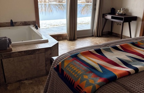 Charlo Hotel | Ninepipes Lodge