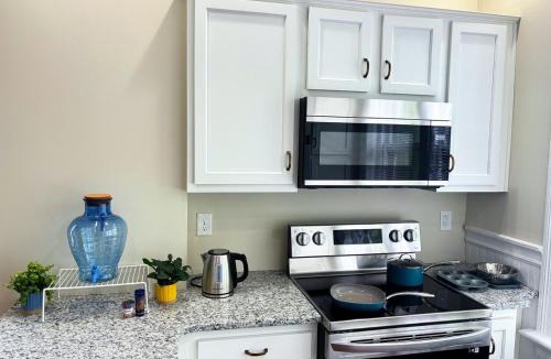 Troy Apartment | Nintendo, Filtered H2O, Cafe, Central, Self-Check