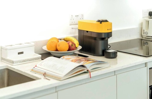 Earl's Court Apartment | Niru Experience Elegant Apartment in Kensington