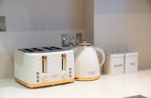 Redcliffe Apartment | Niru Experience Hidden Gem In Chelsea 2BD 2BA