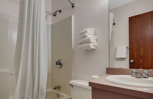 Nisswa Bed & Breakfast | Nisswa Hotel · Pelican Lake Double Queen