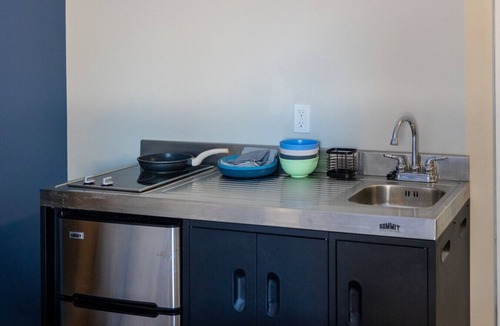 Nisswa Bed & Breakfast | Nisswa Hotel & Suites – North Long Lake Family Suite · Double Queen · Kitchenette