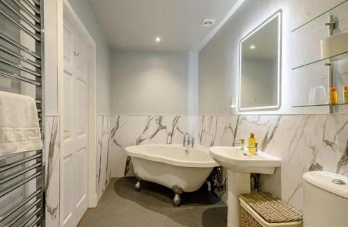 Sanquhar Hotel | Nith Riverside Cottages