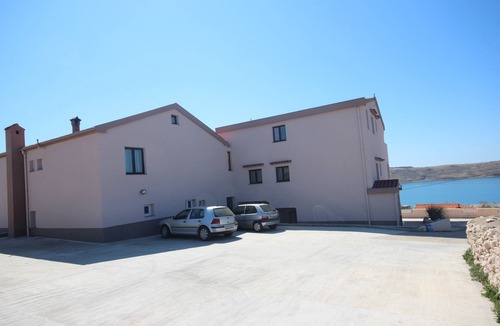 Rtina Apartment | Njaco - Three Bedroom Apartment with Sea View