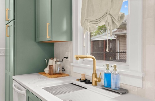 North Kansas City House | NKC Bungalow - Family friendly