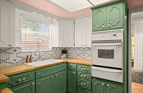 Holly House | nLa Rosa - Austin’s Ultimate Bachelorette House