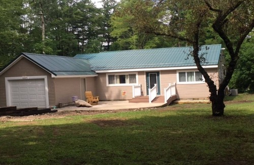 Pymatuning Central Cottage | nLakeside Boating Cottage