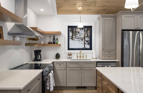 Turin House | nLuxurious Tug Hill Lodge-Direct Snowmobile Access