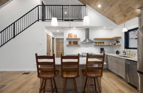 Turin House | nLuxurious Tug Hill Lodge-Direct Snowmobile Access