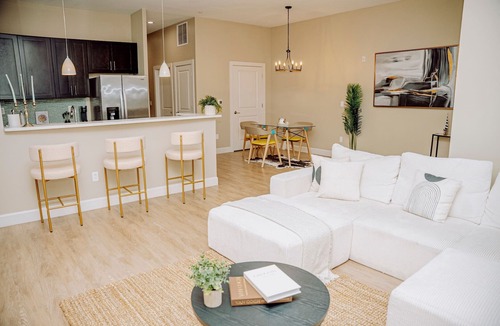 East Cambridge Apartment | nLuxury 2BR . FIFA Fan Zone . Kendall Sq · MIT · Harvard· Gym · Parking