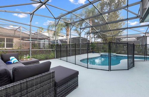 Haines City House | nLuxury 5bd Near Disney whit Pool Spa & Game Room