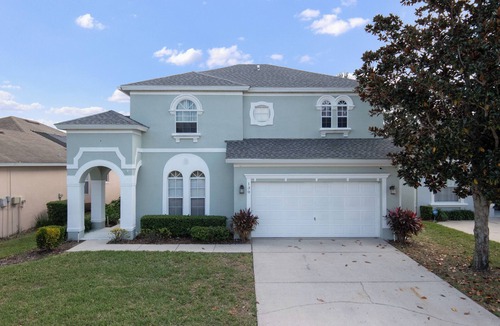 Haines City House | nLuxury 5bd Near Disney whit Pool Spa & Game Room