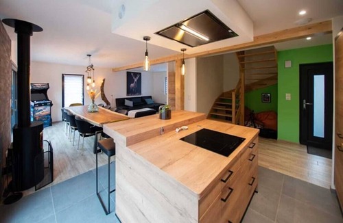 Xonrupt-Longemer Ski Chalet | nMaéva's Chalet: Jacuzzi and Terrace.