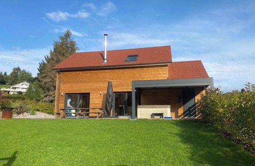 Xonrupt-Longemer Ski Chalet | nMaéva's Chalet: Jacuzzi and Terrace.