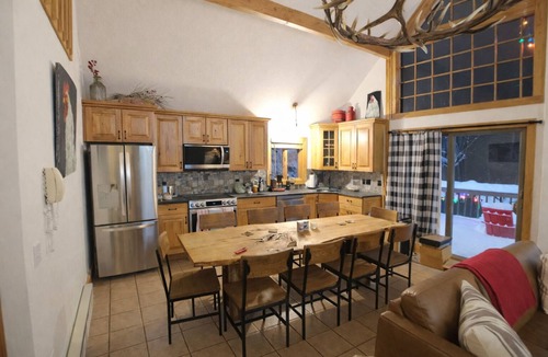 Killington House | nnSki-In/Ski-Out Killington Chalet - Hot Tub, Fireplace & Views
