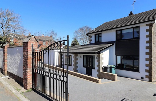 Ryde Ski Chalet | No 1 Ashey