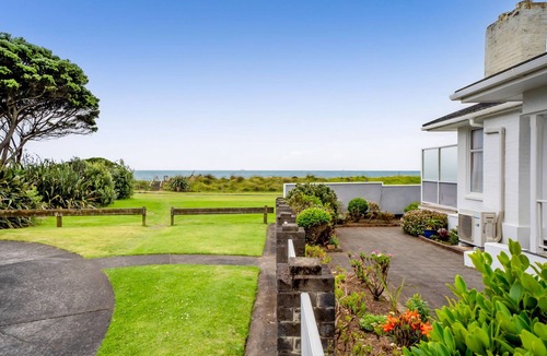 Rewa House | No.1 Beachfront holiday home. Steps to sand